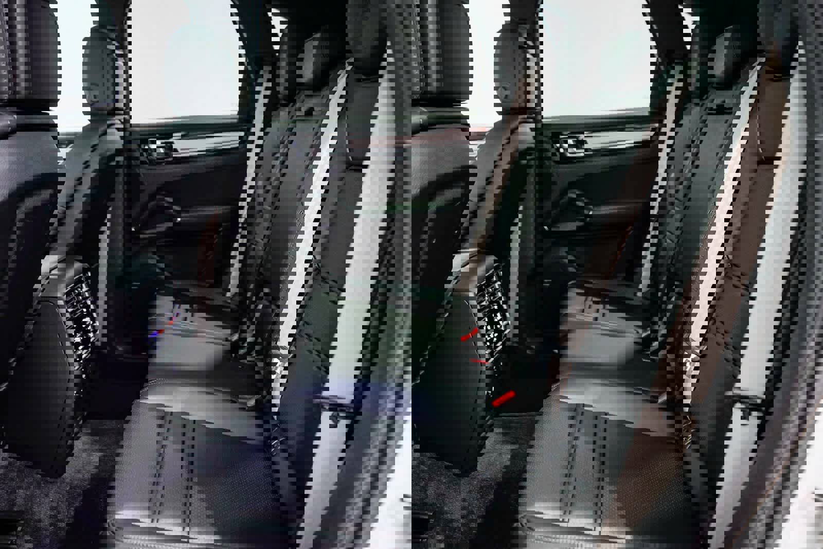 Used 2023 Porsche Cayenne S Platinum image 19