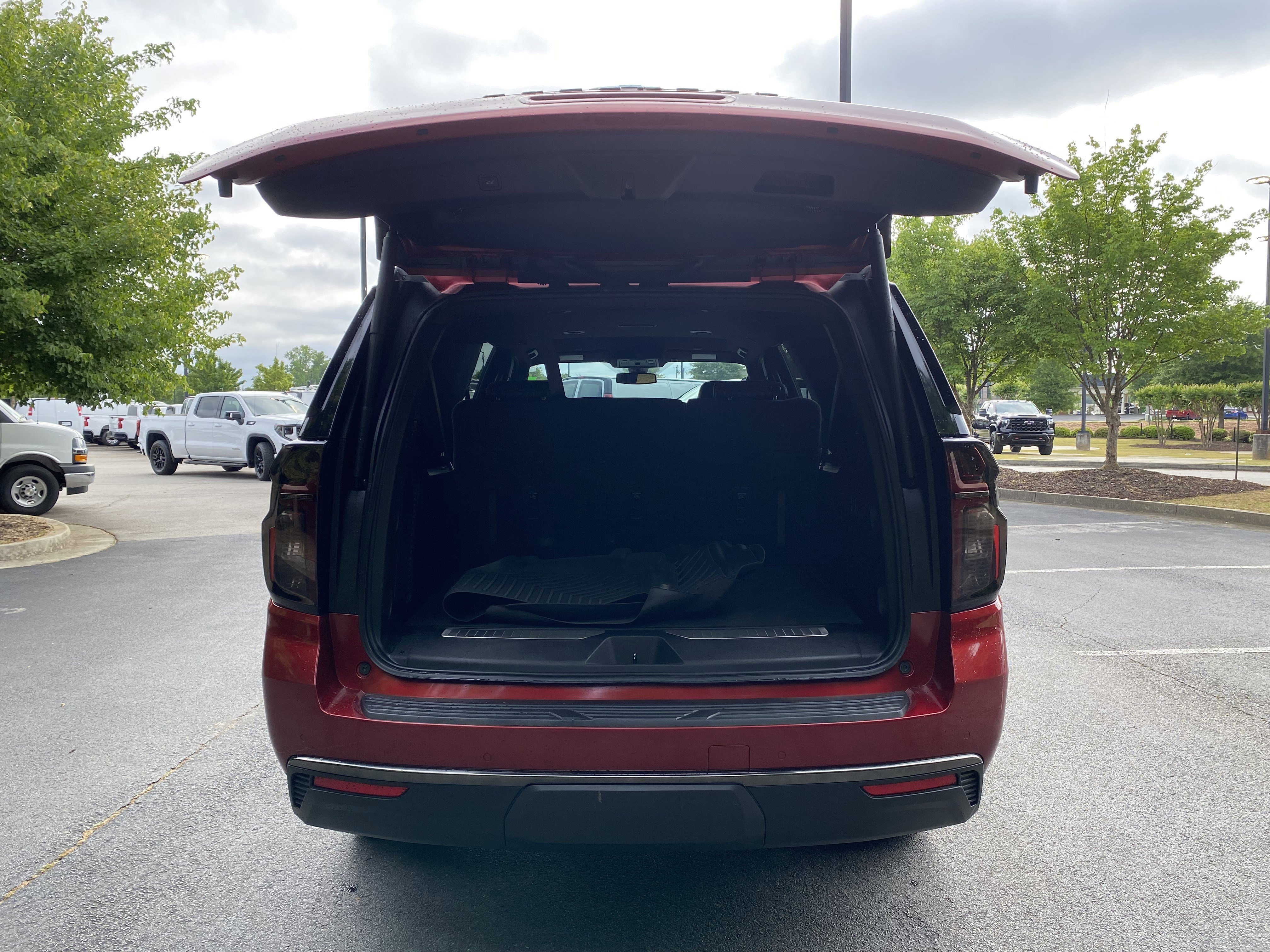 Used 2022 Chevrolet Suburban Z71 AWD/4WD image 11