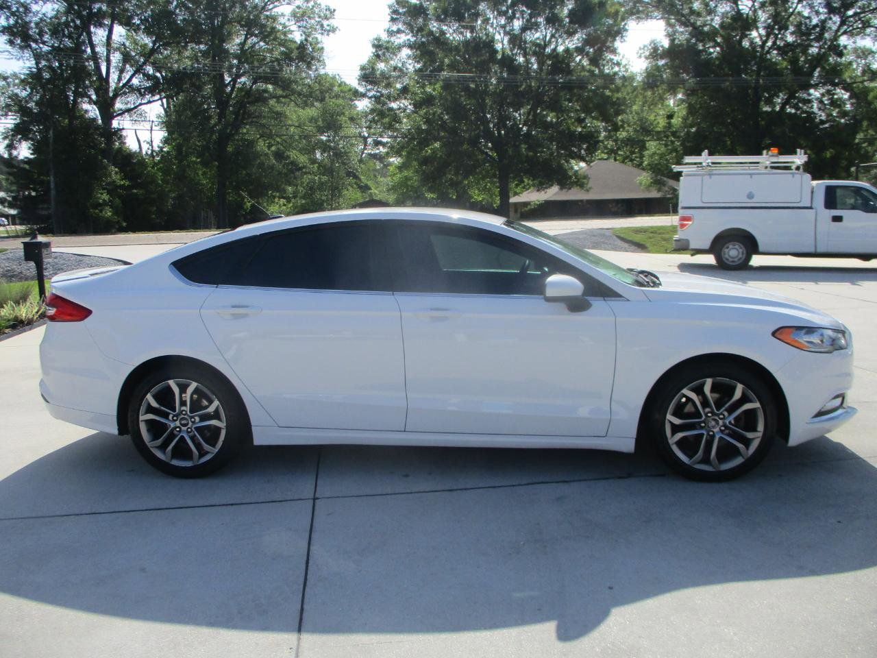 Used 2017 Ford Fusion SE w/ Equipment Group 201A image 26