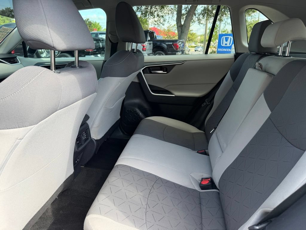 Used 2021 Toyota RAV4 XLE FWD image 9