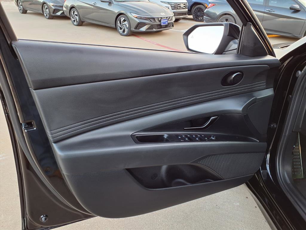 Certified 2025 Hyundai Elantra Sport image 22