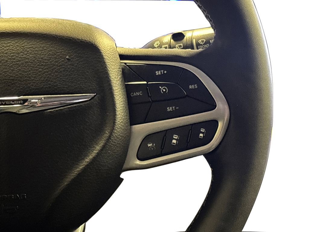 Used 2024 Chrysler Pacifica Touring-L image 22