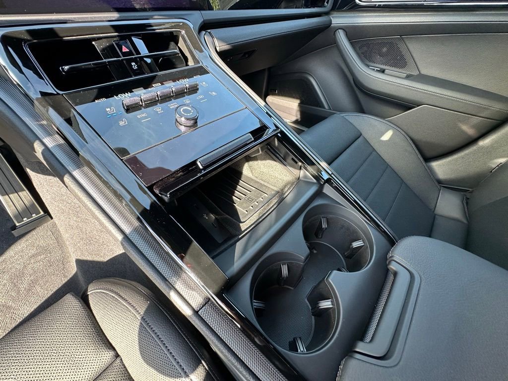 Used 2026 Porsche Panamera image 28