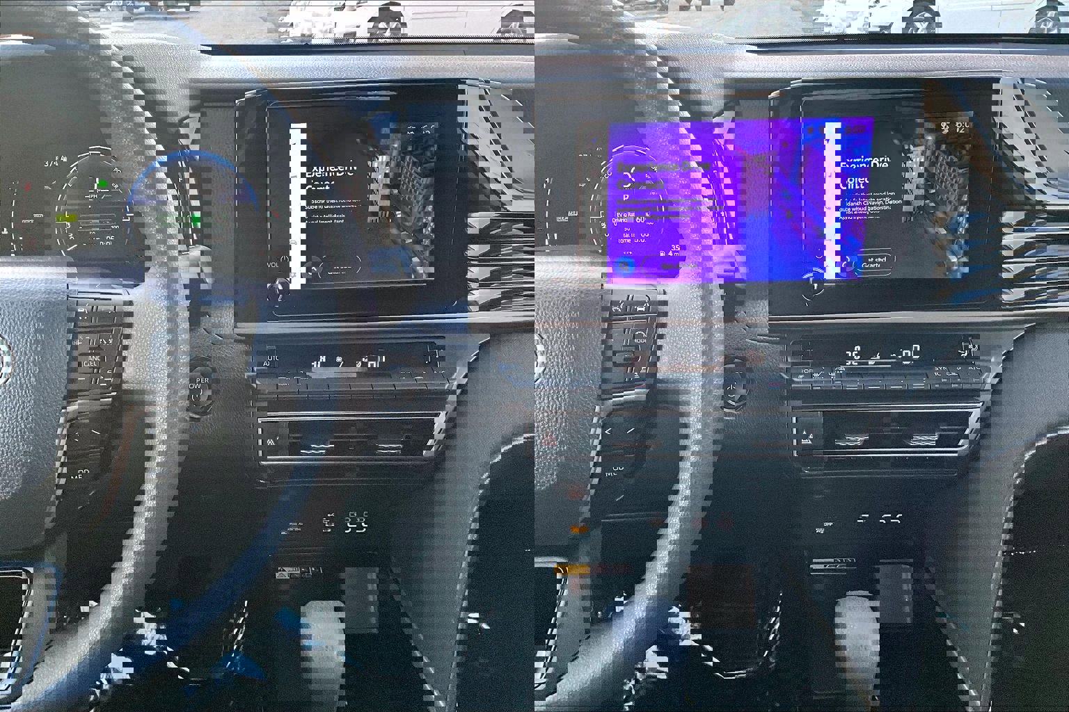 Used 2025 Toyota Camry LE image 6