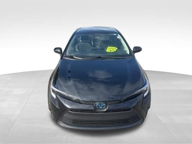 Used 2025 Toyota Corolla LE FWD image 8
