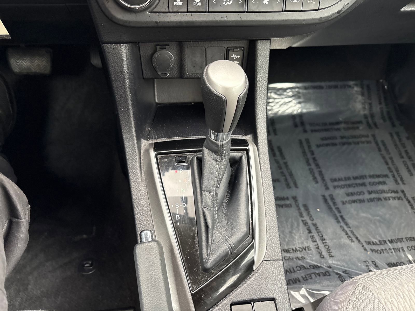 Used 2015 Toyota Corolla LE FWD image 18