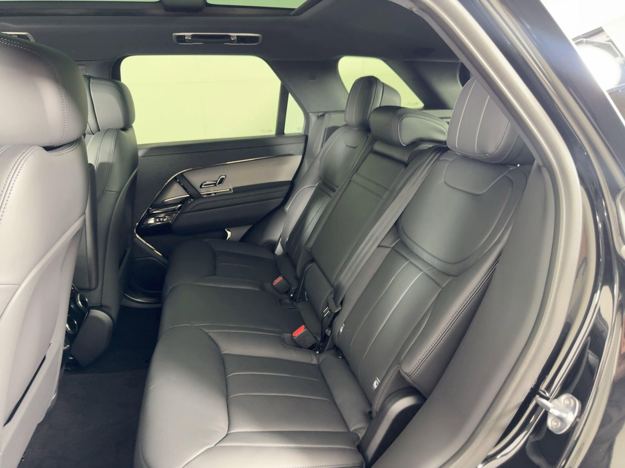 New 2025 Land Rover Range Rover Sport SE image 14