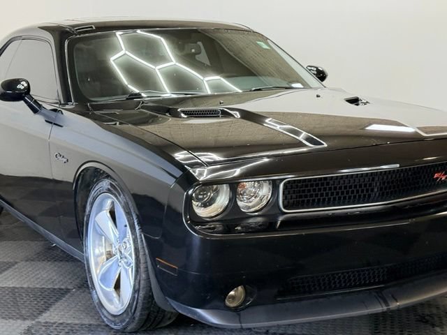 Used 2014 Dodge Challenger R/T RWD image 2
