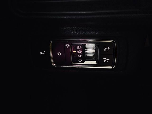 Used 2021 Lincoln Corsair Reserve w/ Equipment Group 201A image 29