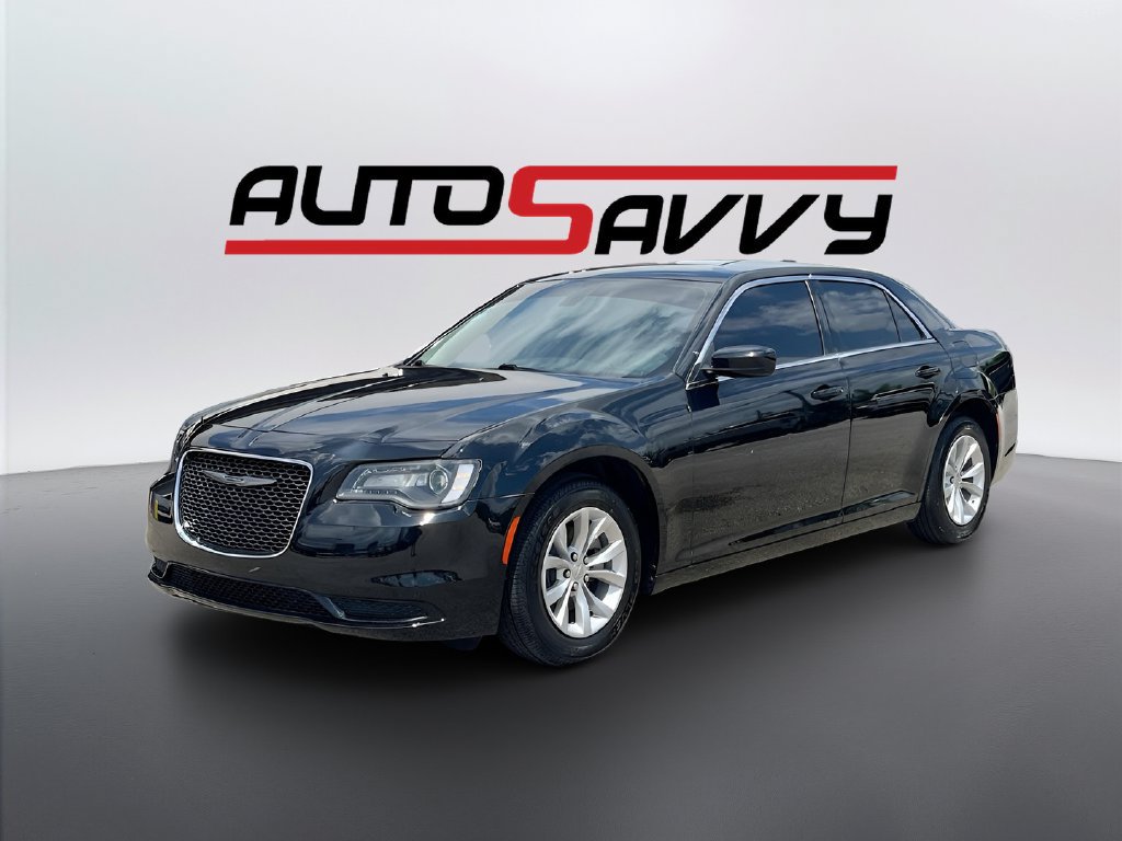 Used 2023 Chrysler 300 Touring RWD image 3