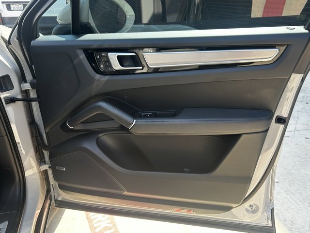 Certified 2022 Porsche Cayenne Platinum Edition image 27