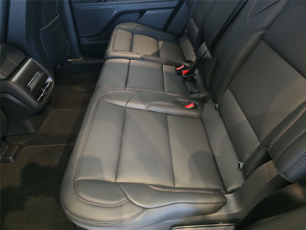 New 2026 Lincoln Nautilus Premier AWD/4WD image 11