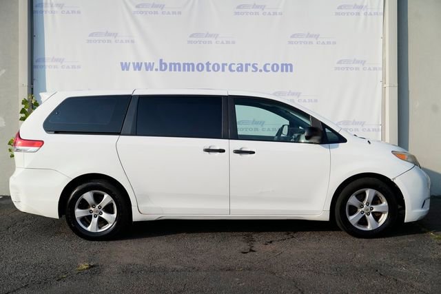 Used 2011 Toyota Sienna image 7