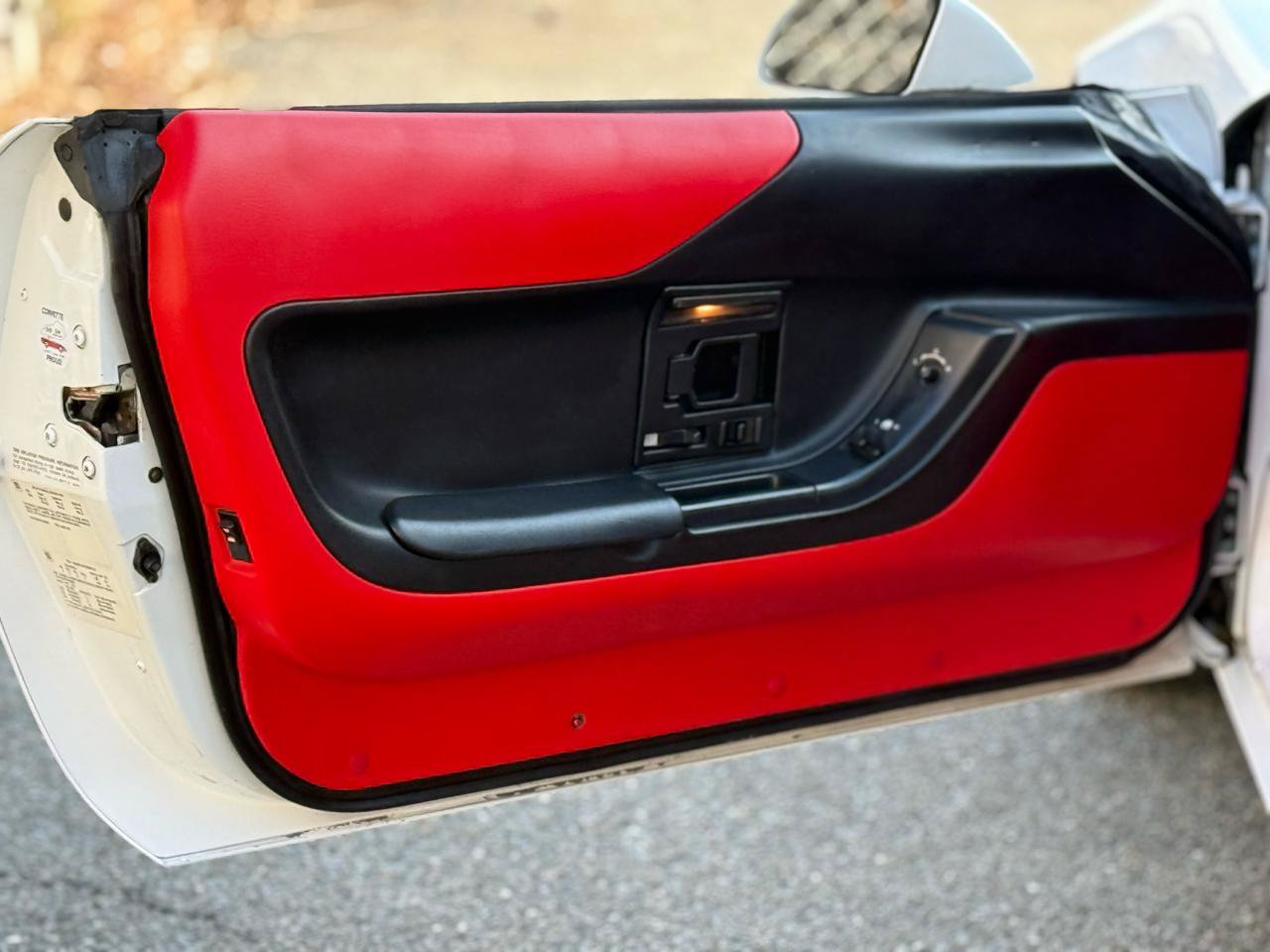 Used 1996 Chevrolet Corvette Coupe RWD image 12