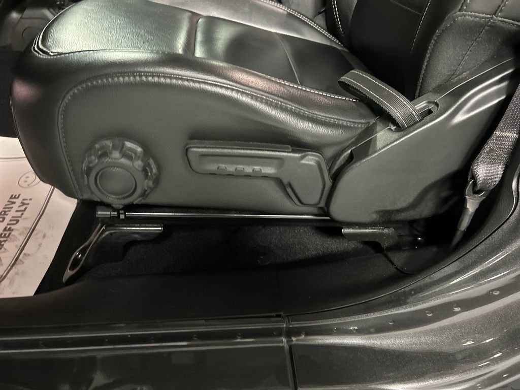 Used 2022 Jeep Wrangler Unlimited Sahara w/ Cold Weather Group image 13