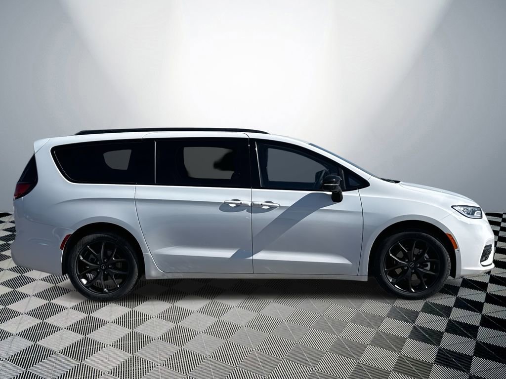 New 2026 Chrysler Pacifica Limited w/ S Appearance Package image 6