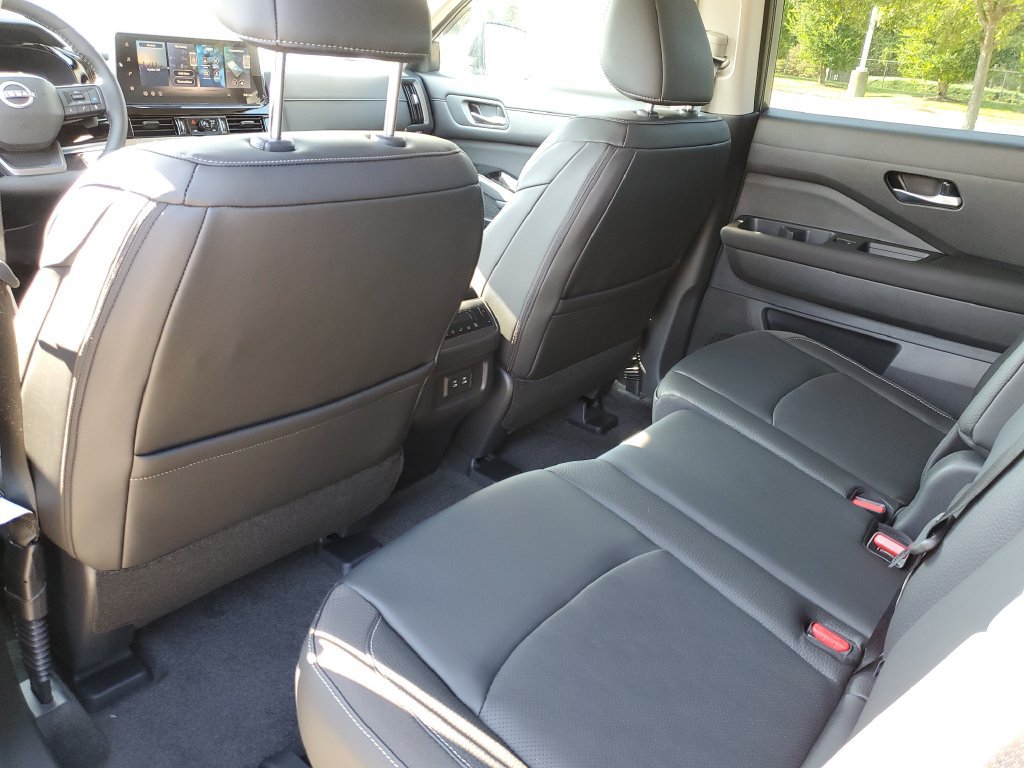 New 2026 Nissan Pathfinder SL FWD image 14
