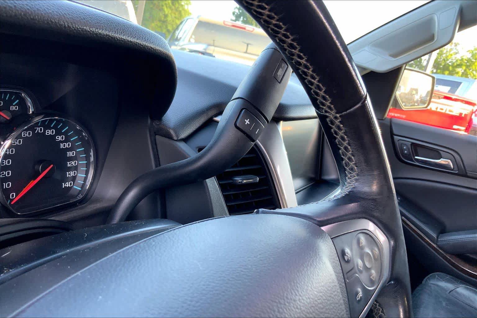 Used 2017 Chevrolet Suburban LT RWD image 16