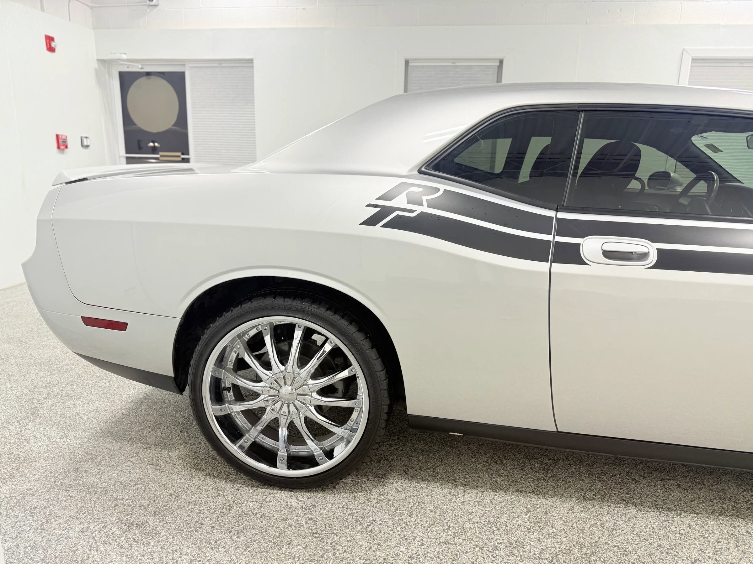 Used 2010 Dodge Challenger R/T image 9