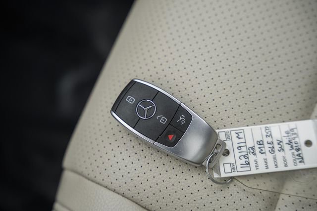 Used 2022 Mercedes-Benz GLE 350 4MATIC w/ AMG Line Exterior image 47