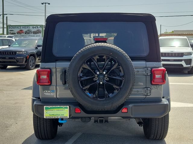 Used 2022 Jeep Wrangler Unlimited Sahara AWD/4WD image 5