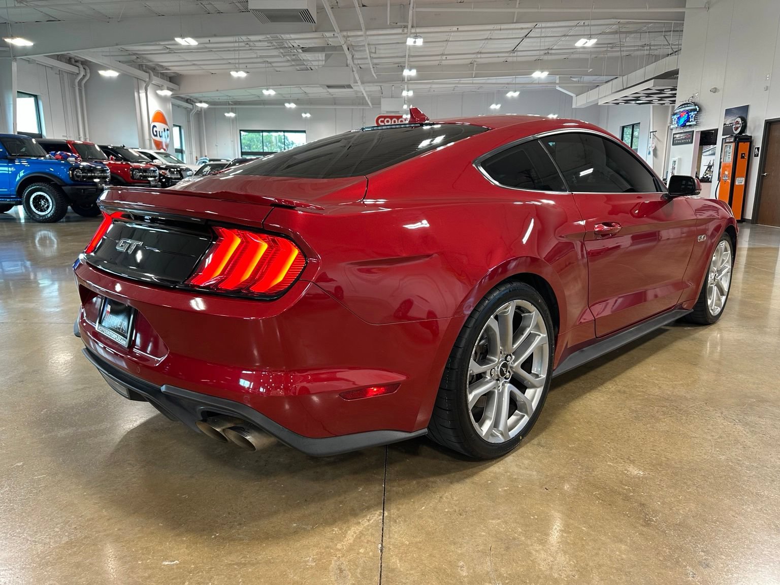 Used 2022 Ford Mustang GT Premium w/ Equipment Group 401A RWD image 7