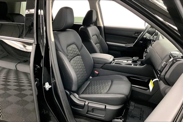 New 2025 Nissan Pathfinder S image 38