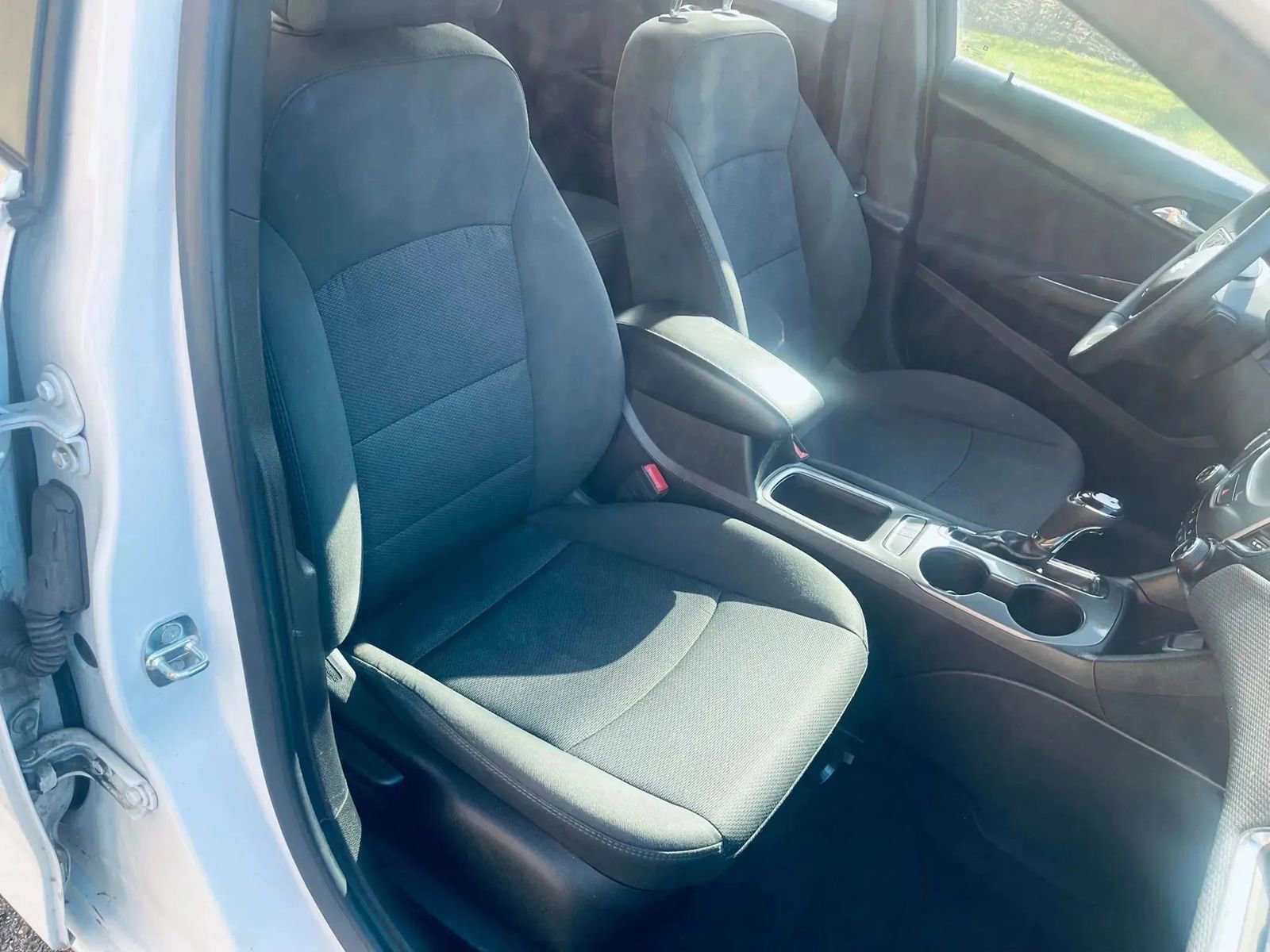 Used 2018 Chevrolet Cruze LT w/ Convenience Package image 20