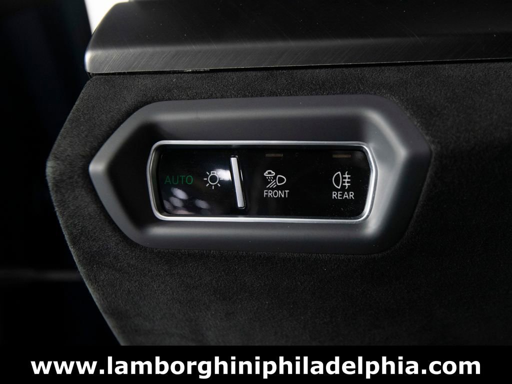Used 2023 Lamborghini Urus Performante AWD/4WD image 24