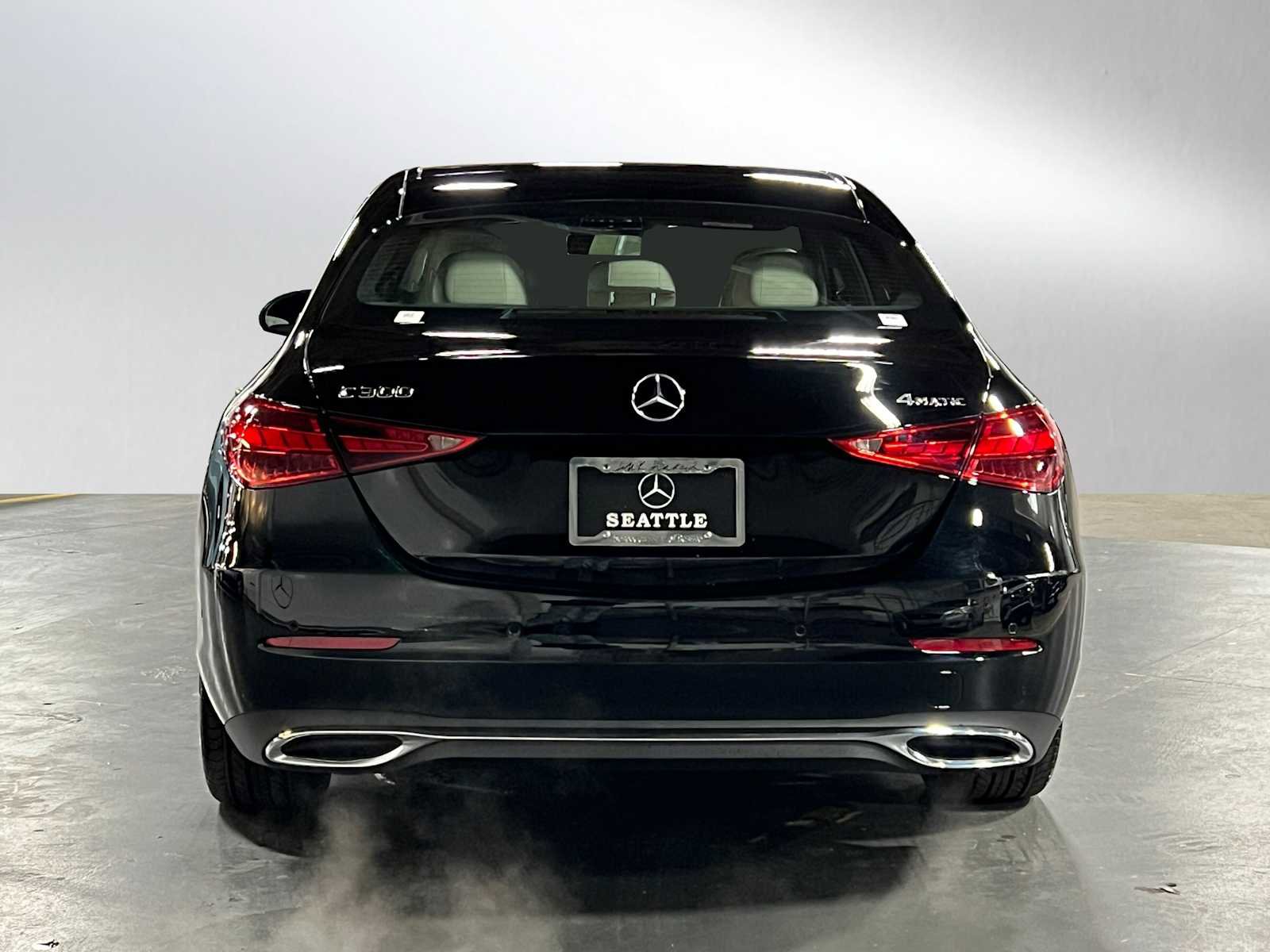Used 2025 Mercedes-Benz C 300 4MATIC Sedan image 4