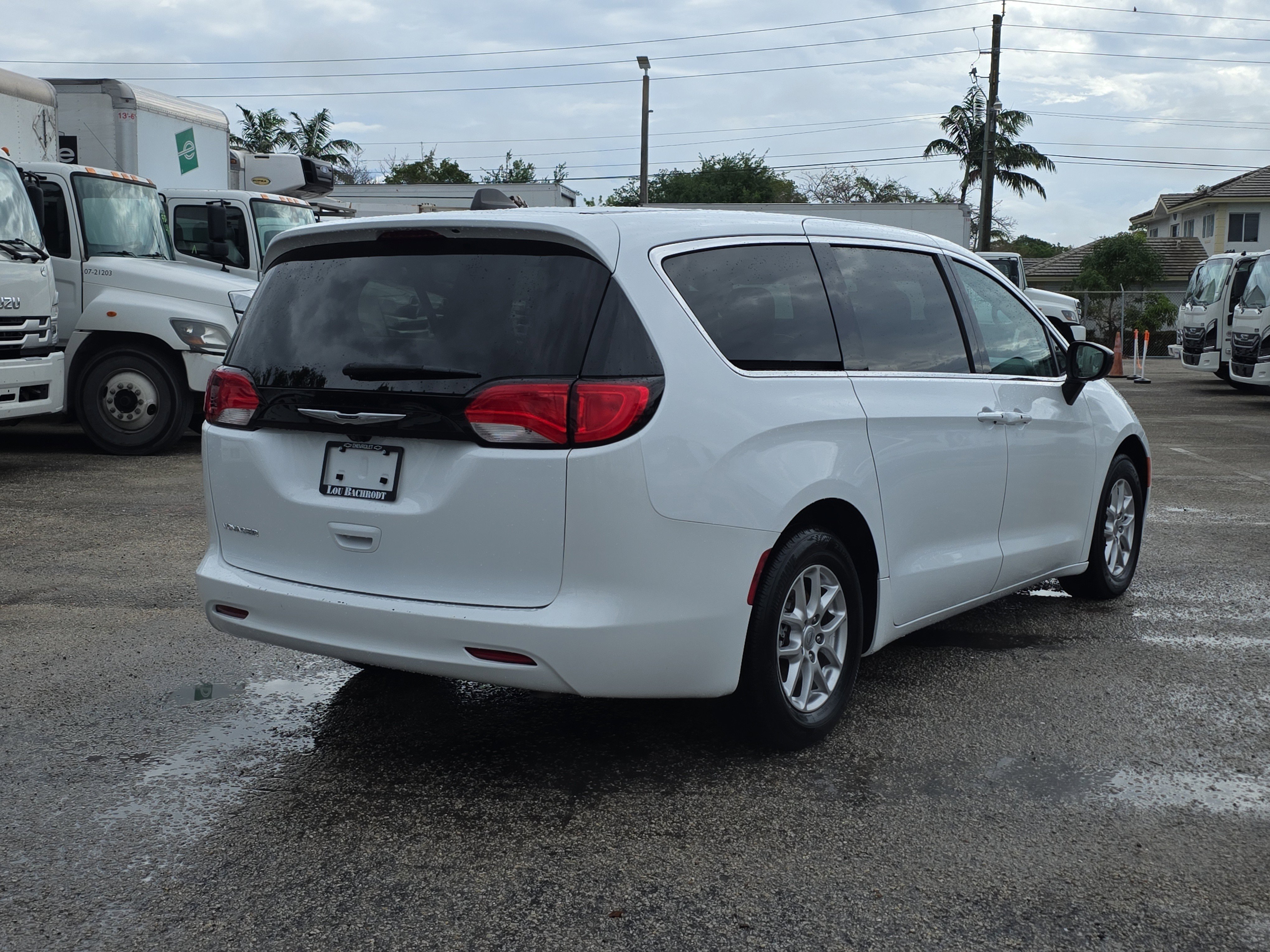 Used 2024 Chrysler Voyager LX FWD image 7