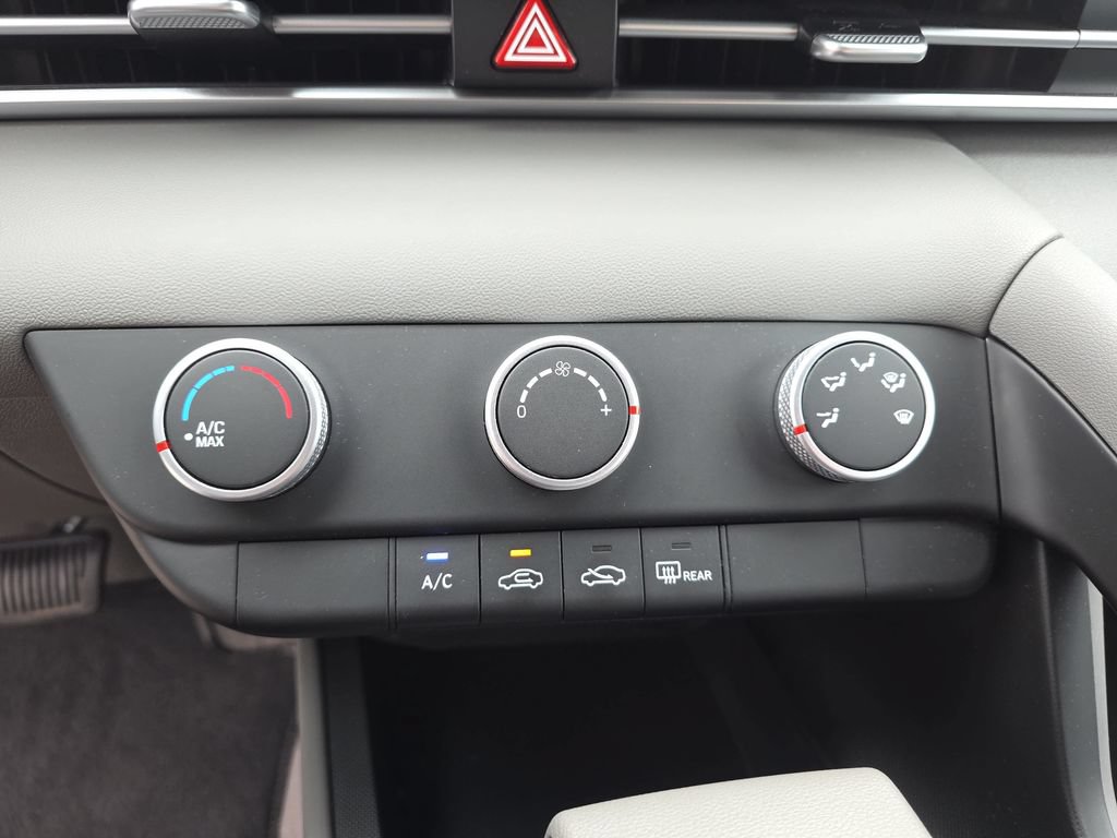 Used 2023 Hyundai Elantra SE FWD image 21