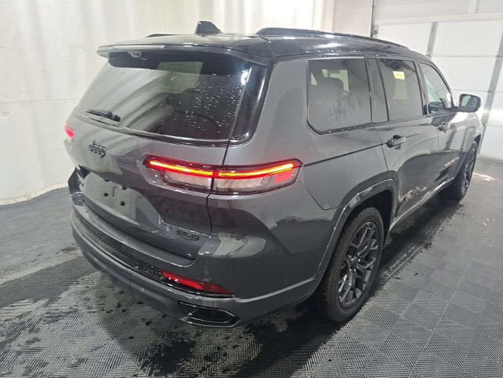 Used 2023 Jeep Grand Cherokee L Summit AWD/4WD image 4