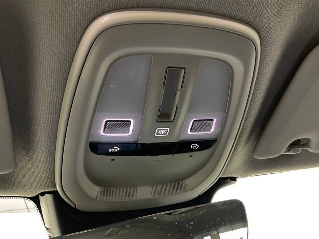 Certified 2023 Volvo XC40 B5 Plus w/ Climate Package image 18