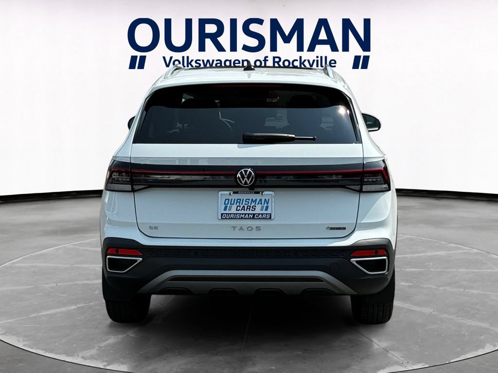 Used 2025 Volkswagen Taos SE w/ Panoramic Sunroof Package AWD/4WD image 5