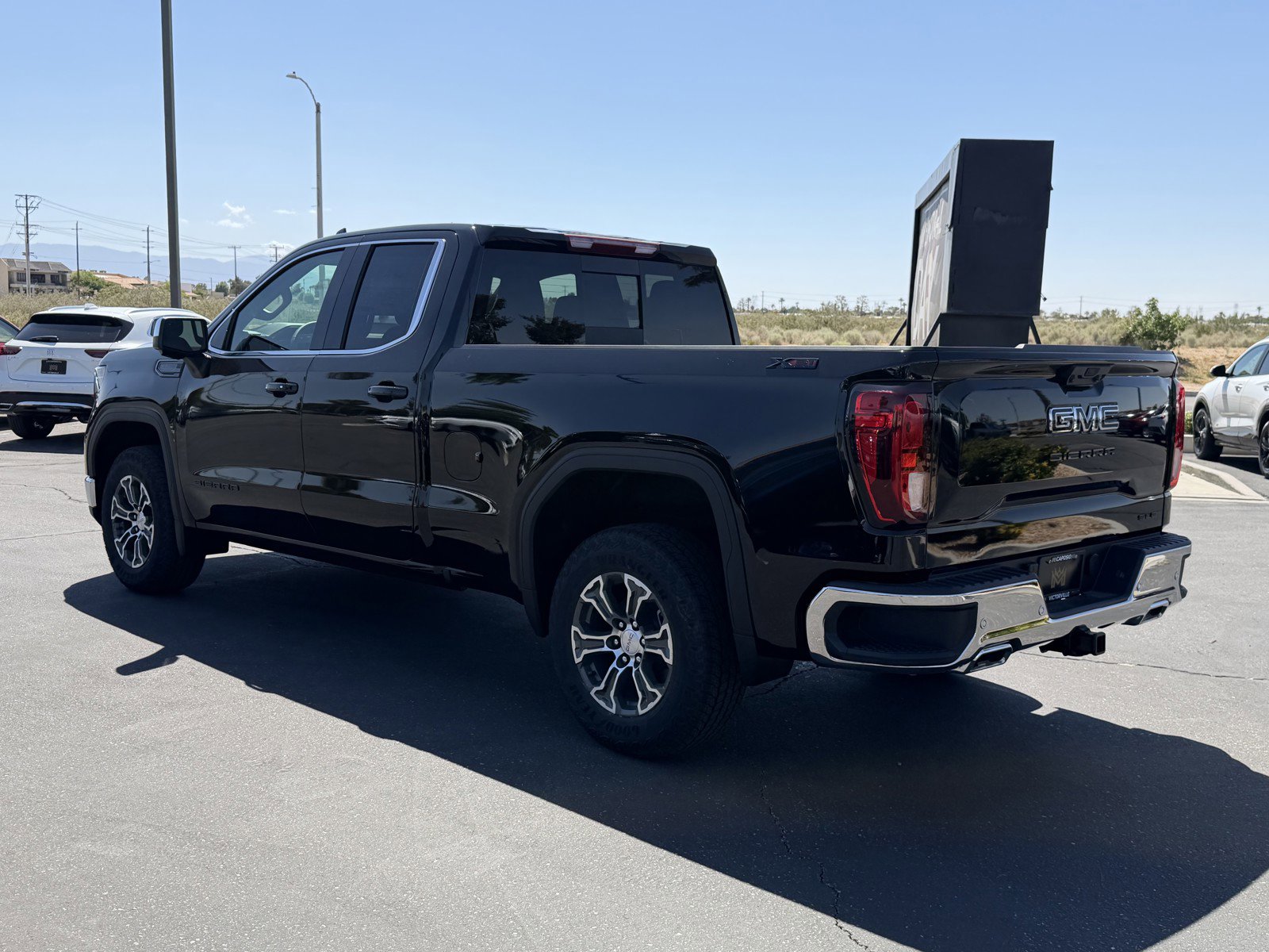 New 2026 GMC Sierra 1500 SLE AWD/4WD image 4