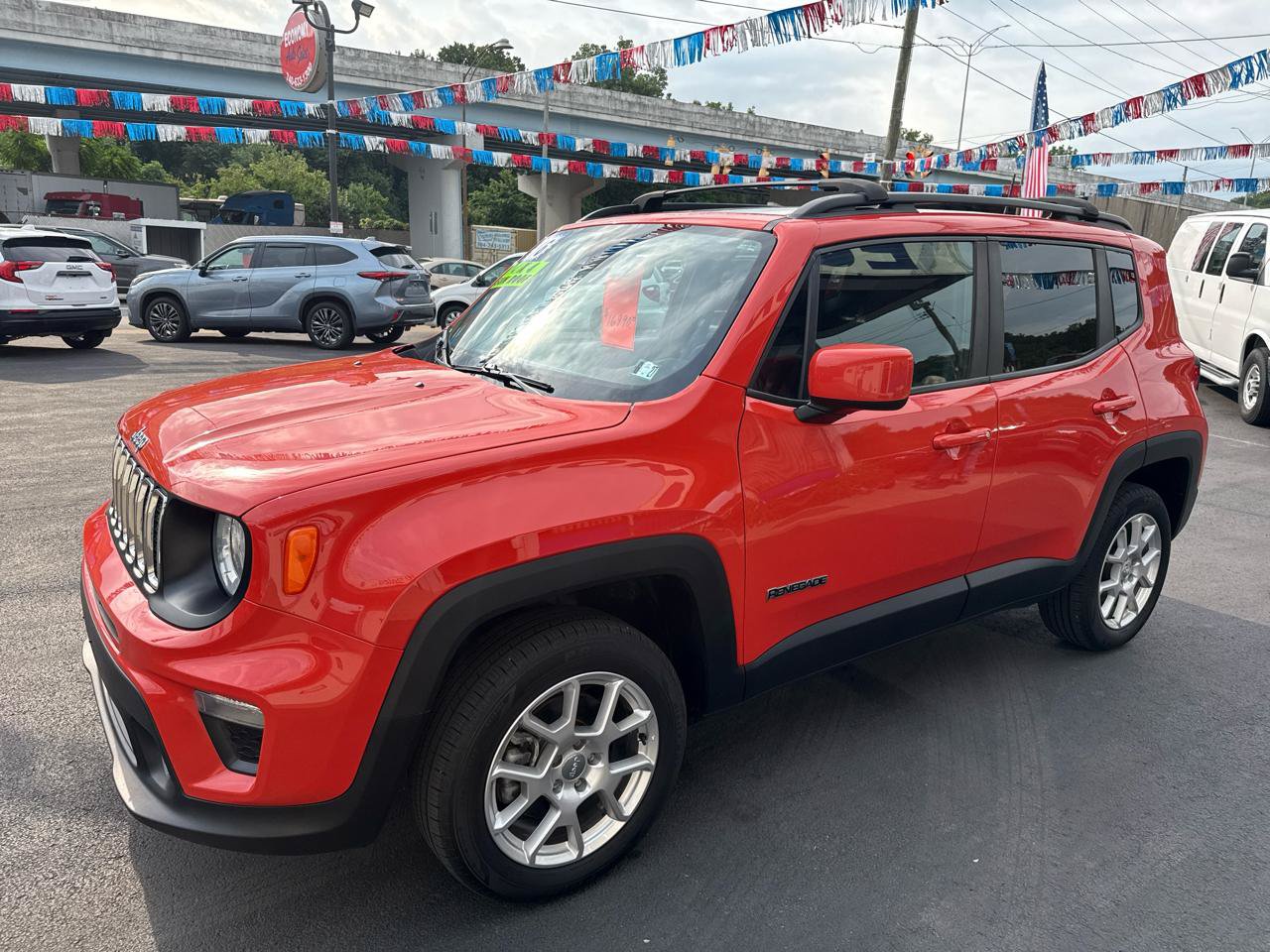 Used 2021 Jeep Renegade Latitude w/ Sun & Sound Group AWD/4WD image 8