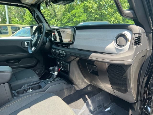 Used 2025 Jeep Wrangler Unlimited Sahara AWD/4WD image 27