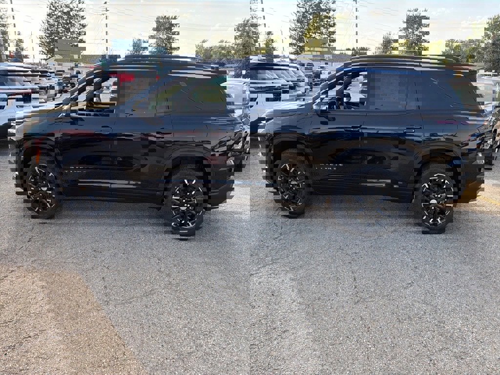 New 2026 Chevrolet Traverse LT w/ Sun and Wheel Package image 7