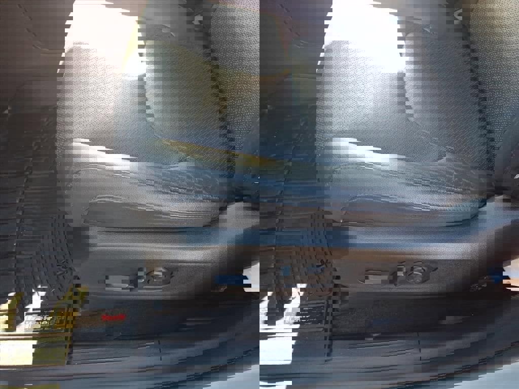 Used 2023 Kia Carnival SX Prestige image 16