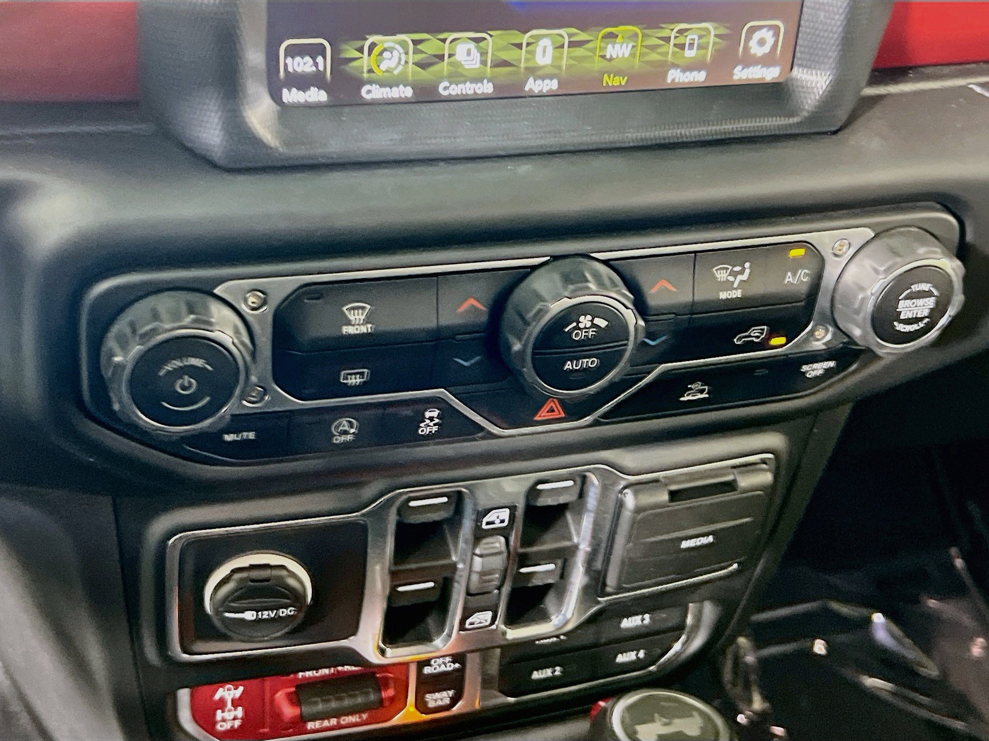 Used 2023 Jeep Wrangler Unlimited Rubicon AWD/4WD image 16