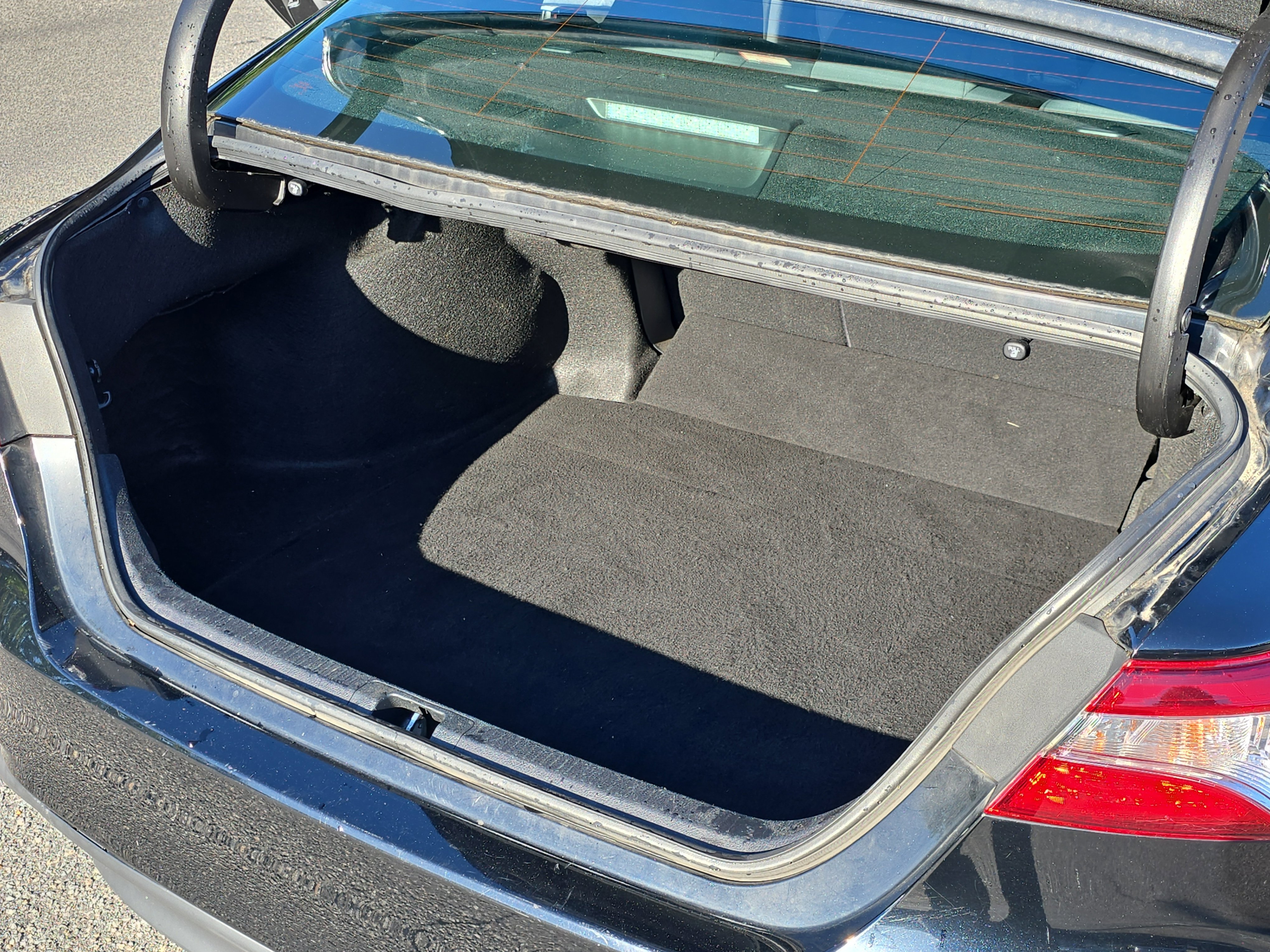 Used 2020 Toyota Camry LE FWD image 12