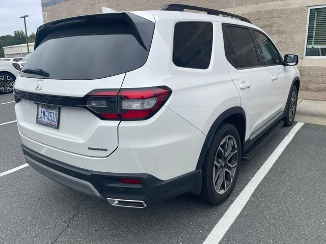 Used 2024 Honda Pilot Touring image 4