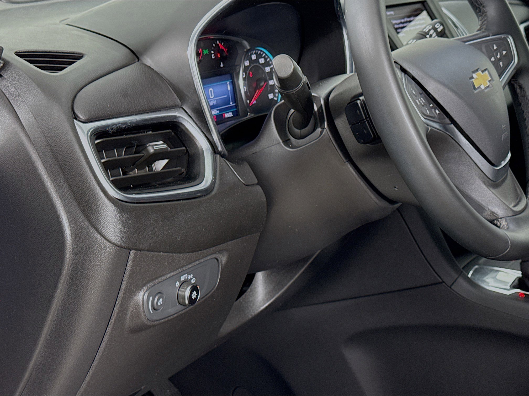 Used 2023 Chevrolet Equinox LT FWD image 10