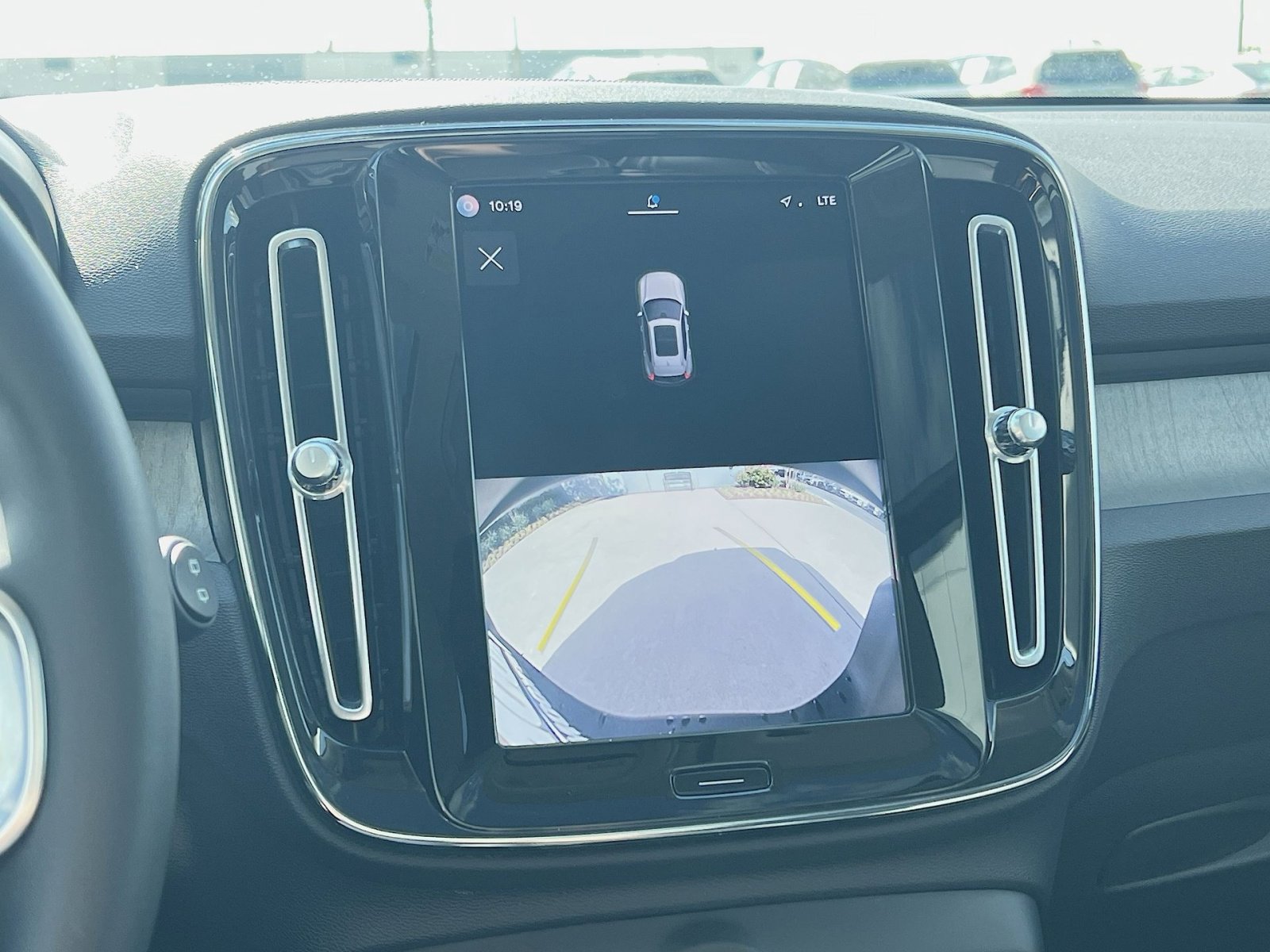 Certified 2023 Volvo XC40 B5 Plus w/ Climate Package image 16