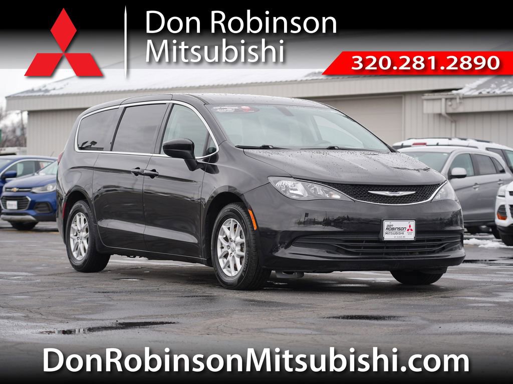 Used 2020 Chrysler Voyager LX FWD image 1