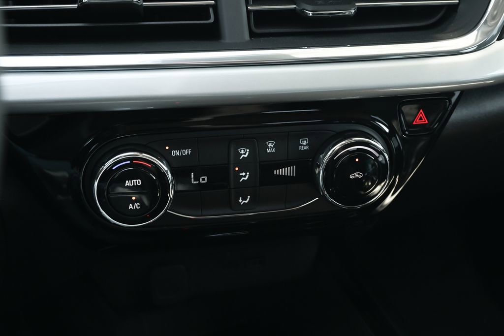 New 2026 Chevrolet Trax LT w/ LPO, Blackout Package FWD image 25