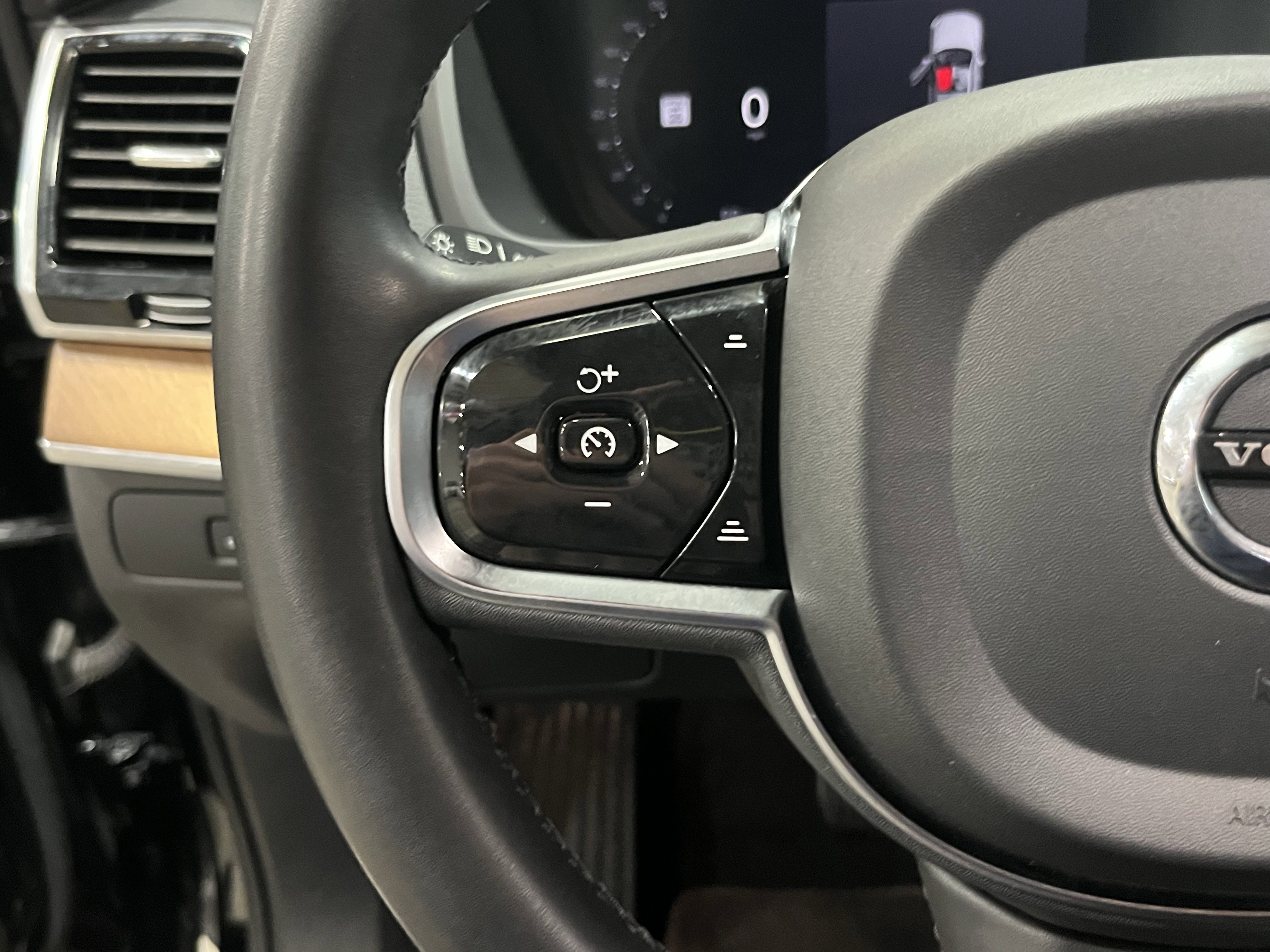 Used 2024 Volvo XC90 B6 Plus AWD/4WD image 22