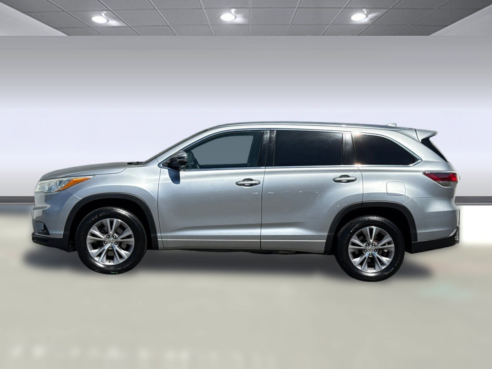 Used 2015 Toyota Highlander XLE image 2