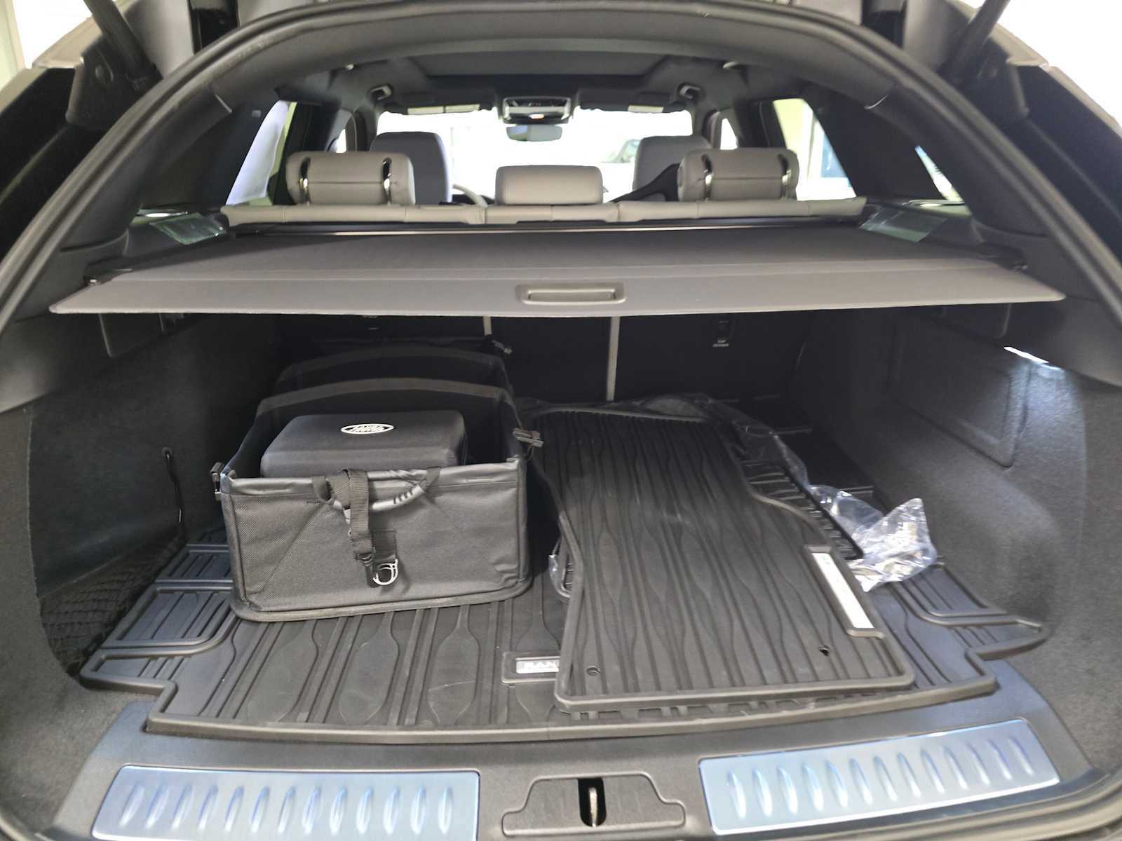 New 2026 Land Rover Range Rover Velar Dynamic SE image 7